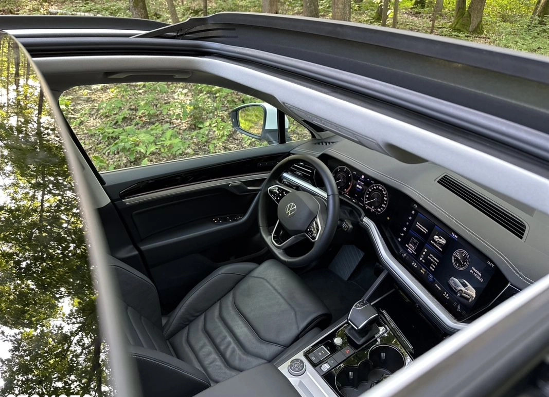 Volkswagen Touareg cena 363900 przebieg: 12000, rok produkcji 2022 z Rogoźno małe 301